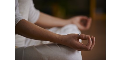 Yogakurs - geeignet für: Anfänger - Bietigheim-Bissingen - Kundalini Yoga bei und nach Krebs - ONLINE mit Heimvorteil