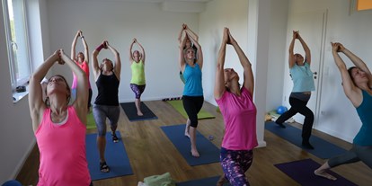 Yoga course - Art der Yogakurse: Offene Kurse (Einstieg jederzeit möglich) - Yoga Gruppenkurse in der YEP Lounge in Bremen Horn - YEP Lounge