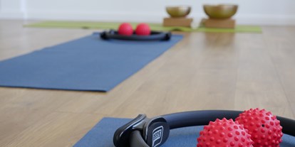 Yoga course - Kurse für bestimmte Zielgruppen: Kurse für Unternehmen - Pilates mit Klangschalen in der YEP Lounge in Bremen Horn - YEP Lounge