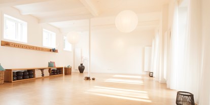 Yogakurs - spezielle Yogaangebote: Yogatherapie - Hamburg-Stadt Eimsbüttel - Yoga im Hof