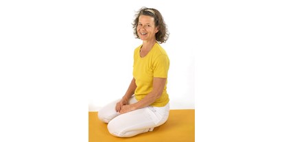 Yogakurs - vorhandenes Yogazubehör: Stühle - Brandenburg Süd - Ich begleite dich gern - Yoga für Schwangere, Mama Baby Yoga