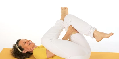 Yoga course - vorhandenes Yogazubehör: Stühle - Brandenburg - Nadelöhr - zur Piriformisdehnung - Yoga für den Rücken, Yoga und Meditation