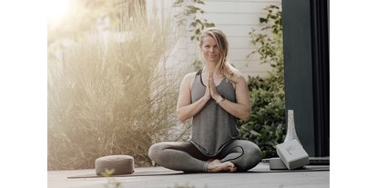 Yogakurs - vorhandenes Yogazubehör: Yogablöcke - Velten - Yoga für Körper & Seele