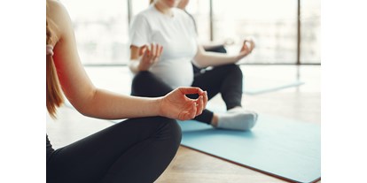Yogakurs - vorhandenes Yogazubehör: Yogablöcke - Velten - Yoga für Schwangere