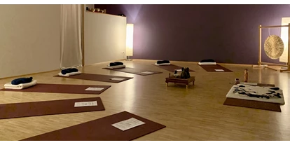 Yogakurs - vorhandenes Yogazubehör: Decken - Deutschland - Unser Yogaraum - Kundalini Yoga in Bergisch Gladbach mit James
