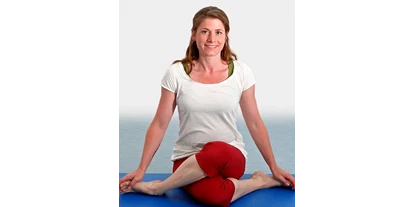 Yogakurs - Kurse für bestimmte Zielgruppen: Rückbildungskurse (Postnatal) - Bargteheide - by Roland Nethe - Yoga Saviera - Mami Yoga (Yoga für Mamis mit Baby)