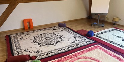 Yogakurs - vorhandenes Yogazubehör: Sitz- / Meditationskissen - Millstättersee - Nuad Thai Yoga Practitioner (Basiskurs) - 4. Quartal 2024