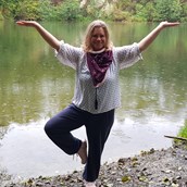 Yoga - Mondholzyoga  Claudia Eichinger in Aidenbach