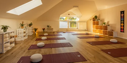 Yoga course - vorhandenes Yogazubehör: Sitz- / Meditationskissen - Essen - Raum für Begegnung