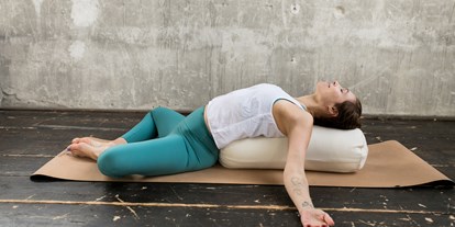 Yogakurs - vorhandenes Yogazubehör: Decken - Speyer - Yin Yoga und Klang - SlowFlow