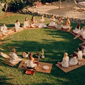 Yoga - Yoga Retreat Griechenland 2023 Korfu - Yoga & Meditation Retreat Griechenland - Ground and Nourish
