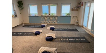 Yoga course - Art der Yogakurse: Offene Kurse (Einstieg jederzeit möglich) - Der lichtdurchflutete Yoga Raum - Beate Haripriya Göke