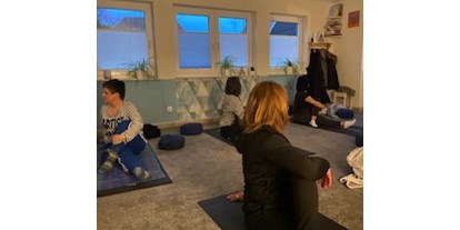 Yoga course - Art der Yogakurse: Offene Kurse (Einstieg jederzeit möglich) - Hatha Yoga Damen - Beate Haripriya Göke