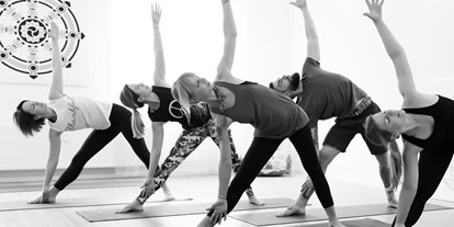 Yogakurs - vorhandenes Yogazubehör: Yogablöcke - Niedererbach - Yoga by Nina
