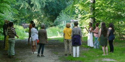 Yogakurs - Kurse für bestimmte Zielgruppen: Kurse nur für Frauen - Lüneburger Heide - BreathWalk im Sachsenwald 90 min zeitgewöhnt und 180 min zeitverwöhnt