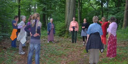Yogakurs - Kurse für bestimmte Zielgruppen: Kurse für Senioren - Lüneburger Heide - BreathWalk im Sachsenwald 90 min zeitgewöhnt und 180 min zeitverwöhnt