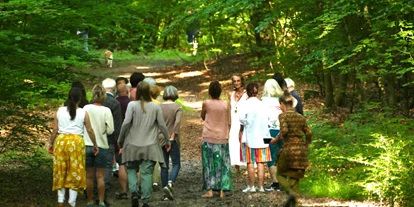 Yoga course - Kurse für bestimmte Zielgruppen: Kurse nur für Frauen - Lüneburger Heide - BreathWalk im Sachsenwald 90 min zeitgewöhnt und 180 min zeitverwöhnt