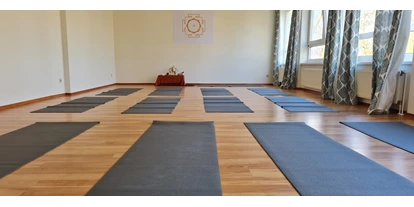 Yoga course - vorhandenes Yogazubehör: Decken - Bochum - Yogastudio - Männer Yoga