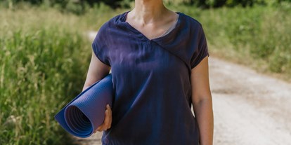 Yogakurs - Ambiente: Gemütlich - Schweiz - Gabriela Zwick, Yogalehrerin und Therapeutin für Yogatherapie und NSTI/Neuro Yoga (Traumaarbeit) - Yoga parenam