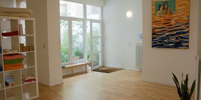 Yogakurs - Kurse mit Förderung durch Krankenkassen - Köln - y  o  g  a   1  a . Ingrid Schulte Kellinghaus