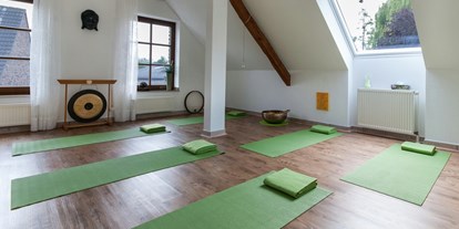 Yogakurs - Kurssprache: Deutsch - Niederrhein - YOGA-Raum - Sabine Cauli   Yoga & Klang - Wege zur Entspannung