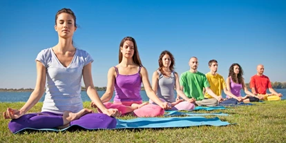 Yoga course - Yogastil: Meditation - Ruhrgebiet - YOGA GANZ PRIVAT:  

Dieses Event richtet sich an Menschen die sich kennen, die Lust auf Yoga haben und dabei gerne unter sich sein möchten (z.B. Freundinnen, Freunde, Familien, Paare, Menschen im reifen Alter, Menschen mit Bewegungseinschränkungen, Arbeitskollegen/innen usw.).

In diesem ausgewählten Kreis und in angenehmer Atmosphäre können die Teilnehmer die ganzheitliche, entspannende und gesundheitsfördernde Wirkung des Yoga auf besondere Weise erleben.

Die Teilnehmer müssen sich nicht an vorgegebene Termine halten, sondern können mit mir einen Wunschtermin vereinbaren. Es ist außerdem möglich, ganz gezielt und sehr individuell auf Wünsche und Themen der jeweiligen Gruppe
(4 bis 6 Teilnehmer) einzugehen.

Termin nach Vereinbarung ! - Sabine Cauli   Yoga & Klang - Wege zur Entspannung
