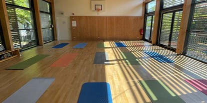 Yoga course - vorhandenes Yogazubehör: Yogamatten - München Haidhausen - YOGA mitsandra GLÜCK