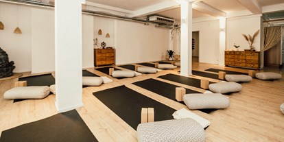 Yoga course - Erfahrung im Unterrichten: > 250 Yoga-Kurse - Germany - Hatha Yoga / Vinyasa Yoga / Yin Yoga / Schwangerschaftsyoga / Mama&Baby Yoga
