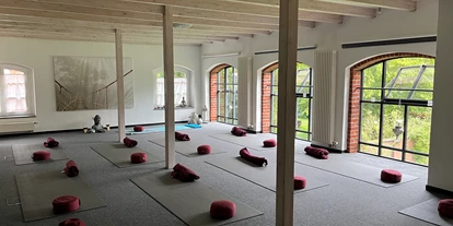 Yogakurs - Kurse für bestimmte Zielgruppen: Kurse für Dickere Menschen - Nordkirchen - Regeneratives Yoga