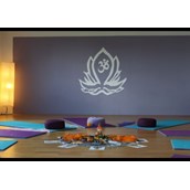 Yoga - Kinderyoga in Geschichten eingebettet, Themen bezogene Materialien  - yogakidsluebeck.de