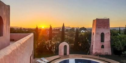 Yoga course - Germany - Pool und Aussicht mit Sonnenuntergang  - 'Love yourself' Frauenyogaretreat in Marokko