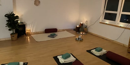 Yoga course - vorhandenes Yogazubehör: Yogamatten - Germany - Bewegung im Einklang 
