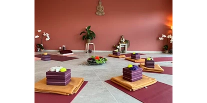 Yoga course - vorhandenes Yogazubehör: Sitz- / Meditationskissen - Sulzbach (Main-Taunus-Kreis) - Yoga Cara Studio - Yoga Cara