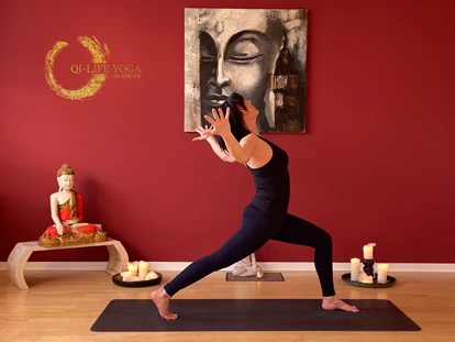 Yoga course - Inhalte zur Unterrichtsgestaltung: Eigene Praxis des Yogaschülers - Qi-Life Yogalehrer Ausbildung 220h