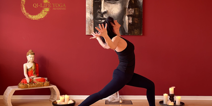 Yogakurs - vorhandenes Yogazubehör: Meditationshocker - Westerwald - Qi-Life Yogalehrer Ausbildung 220h