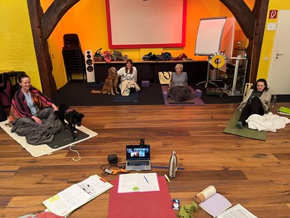 Yoga course - AUSBILDUNG ZUM YL & RESILIENTRAINIER im historischen Hoetger Hof
 - 200Std.+ Yogalehrer*innen & Resilienztrainer*innen Ausbildung