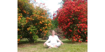 Yoga course - Yogakurs - Ruhrgebiet - Das wahre Selbst im Inneren erkennen...
Im "Jetzt", mit jedem Ein- und Ausatmen, den neutralen Geist erfahren...
Sat Nam... - Kundalini Yoga: Yoga des Bewusstseins