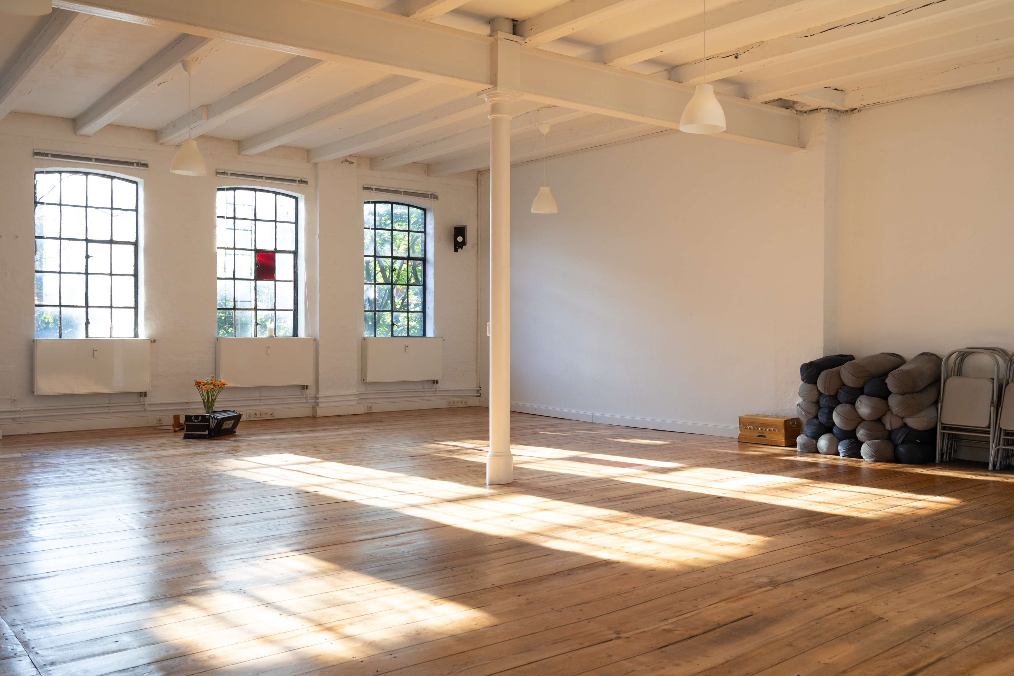 yoga - Unser Asanaraum - YÖGA Hamburg - Das Yogastudio in der Alten Druckerei Ottensen