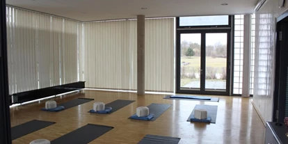 Yoga course - Kurssprache: Deutsch - Günzburg - Der Übungsraum im Glashaus der Georg Simnacher Stiftung. - Maitreya Yoga Schule