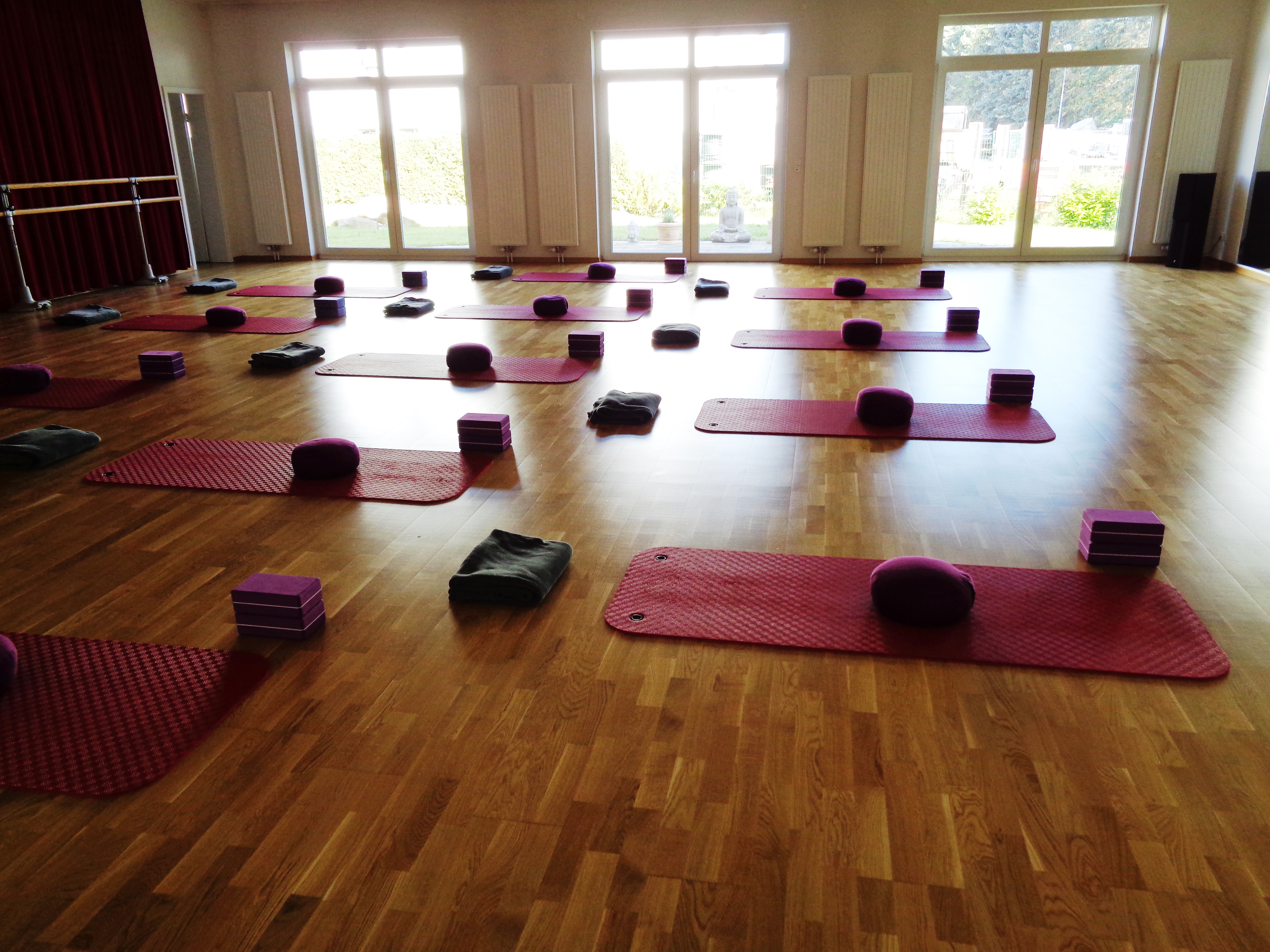 Yoga - Yoga Saal - flow move das Studio für Bewegung, Yoga & Pilates