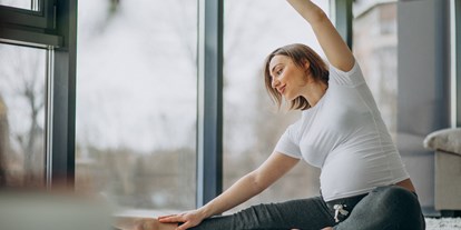 Yogakurs - Kurse mit Förderung durch Krankenkassen - Deutschland - Schwangeren-Yoga - Hatha Yoga für Frauen
