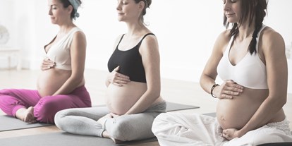 Yogakurs - Kurssprache: Deutsch - Schwangeren-Yoga - Hatha Yoga für Frauen