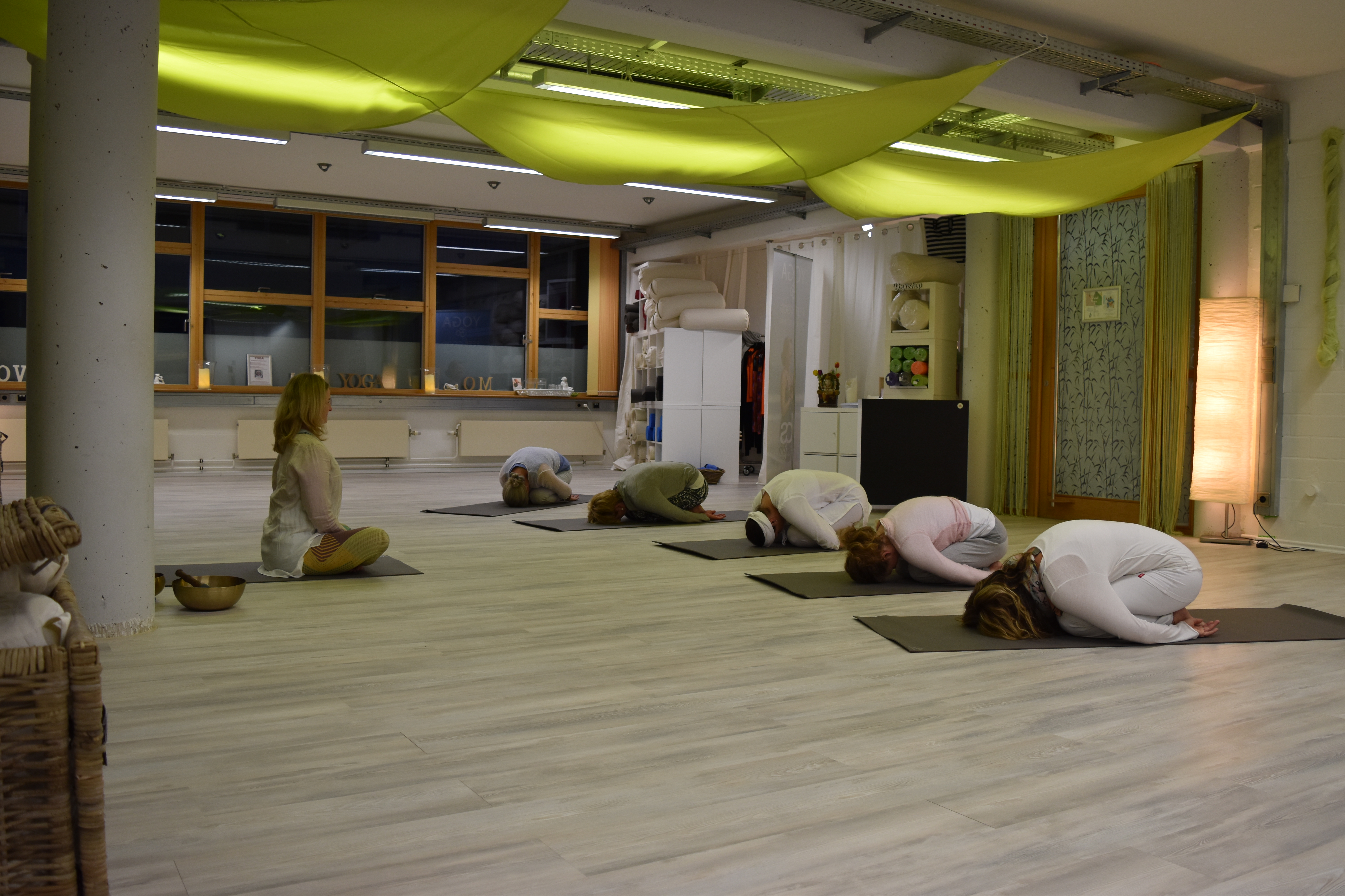 yoga - grosszügiger und heller Yogaraum - Yoga Feelgood