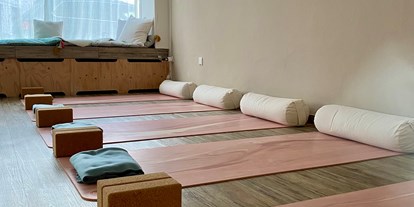 Yoga course - Essen Stadtbezirke III - Das kleine Om - Yoga- und Familienstudio