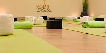 Yoga course - vorhandenes Yogazubehör: Yogagurte - Köln Lindenthal - Yogakasha Tammy Assanoff
