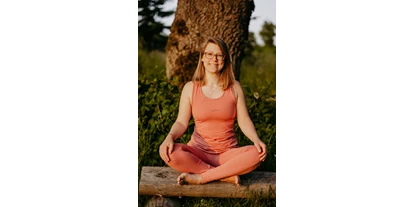 Yogakurs - vorhandenes Yogazubehör: Sitz- / Meditationskissen - Deutschland - Carolin Seelgen YONACA Yoga | feel united
