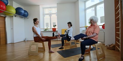 Yogakurs - Ambiente: Gemütlich - Wien - habohami ♥ YOGA FÜR SENIOREN 60+ - habohami ♥ YOGA FÜR SENIOREN 60+
