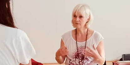Yoga course - vorhandenes Yogazubehör: Meditationshocker - Rodenbach (Landkreis Kaiserslautern) - Personal Training - Vera Kern-Schunk YogaStudio GlücksRaumGefühl
