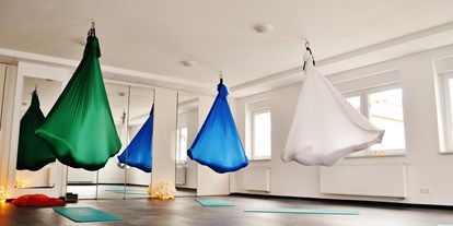 Yoga course - vorhandenes Yogazubehör: Decken - Pfalz - Aerial Yoga Workshop - Vera Kern-Schunk YogaStudio GlücksRaumGefühl