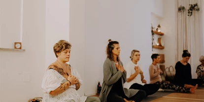 Yoga course - vorhandenes Yogazubehör: Meditationshocker - Augsburg Augsburg-Innenstadt - Yoga Studio Wolke34